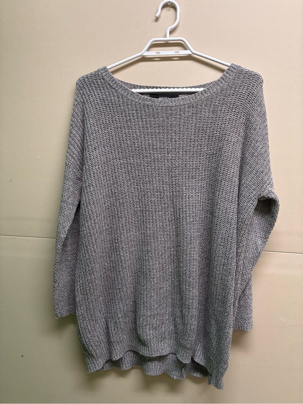 5/$35🐛 Forever 21 Gray Scoop Neck Knit Sweater